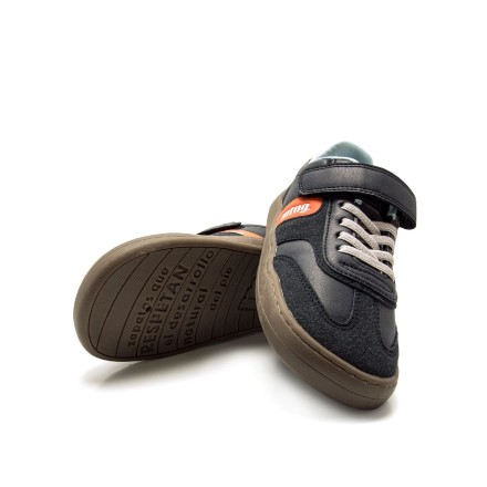 Free Sneakers