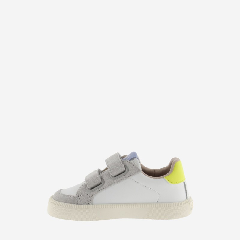 Tnis Oliver Detalles