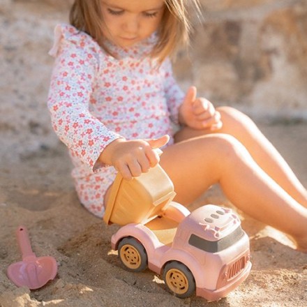 Dump truck
