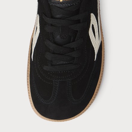 One Sneakers