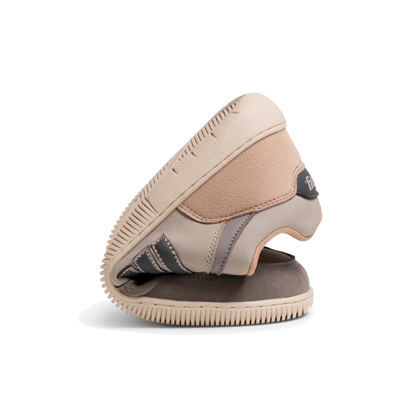 Free Aria Sneakers