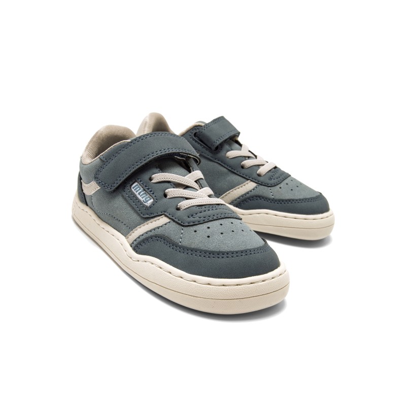 Free Sneakers