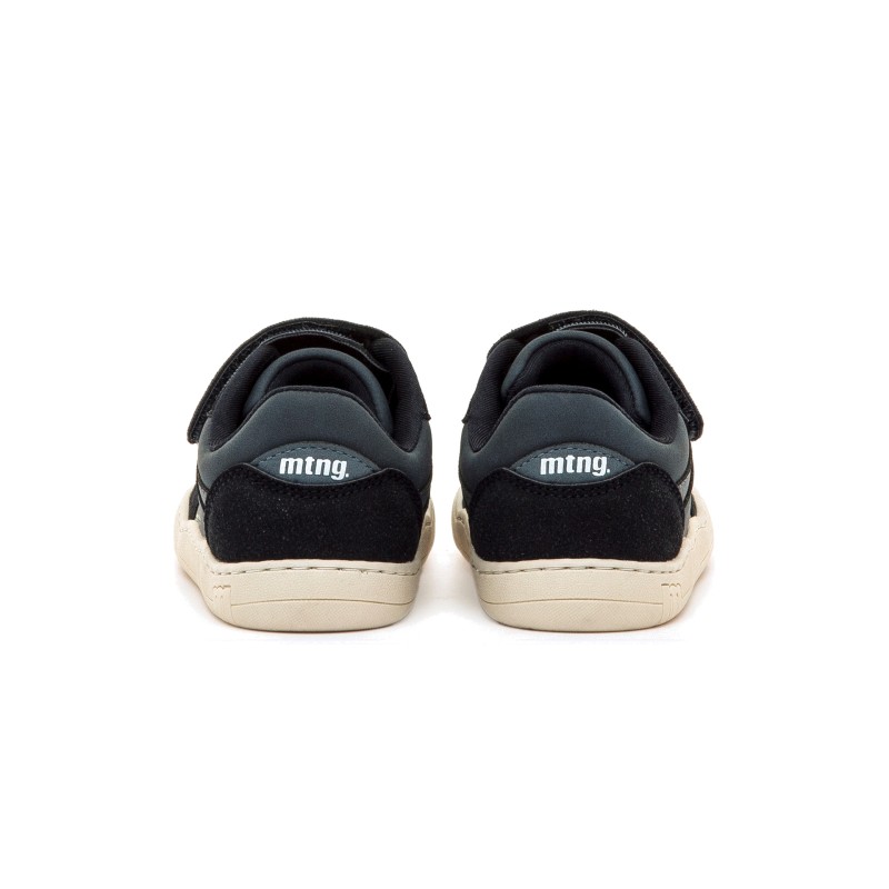 Free Sneakers