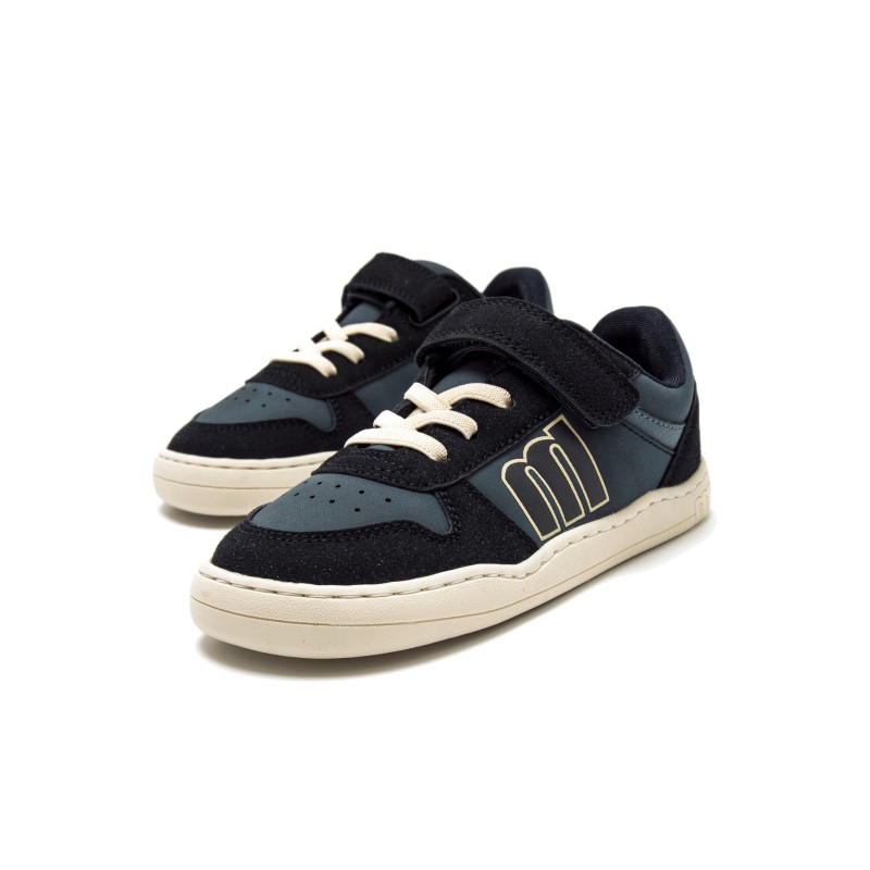 Free Sneakers