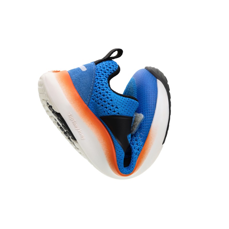 Sports Sneakers Move