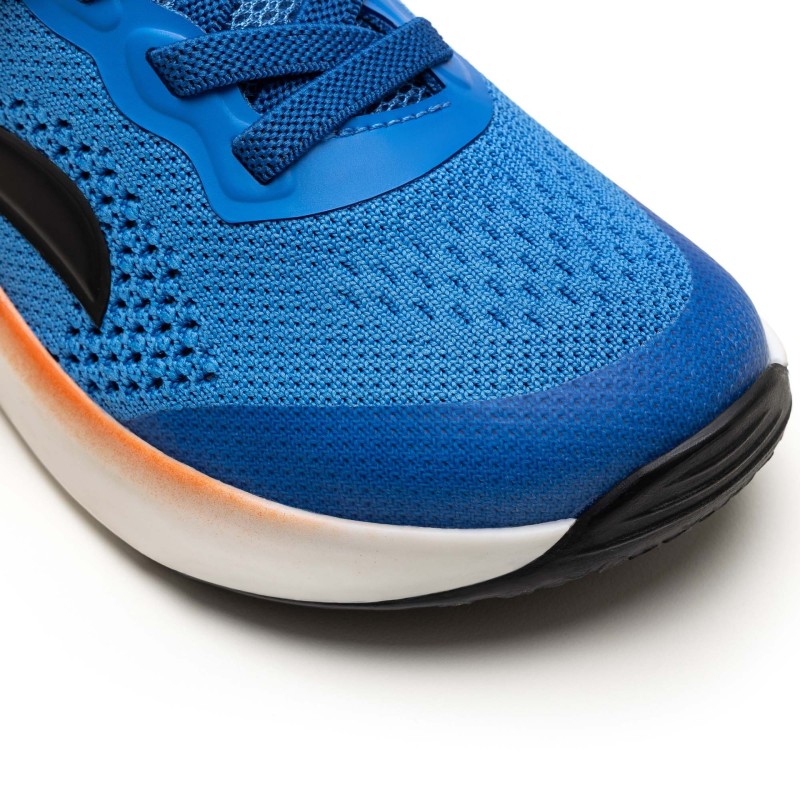 Sports Sneakers Move