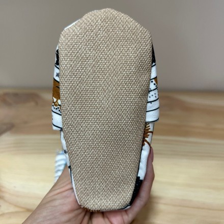 Pantuflas minimalistas con diseños